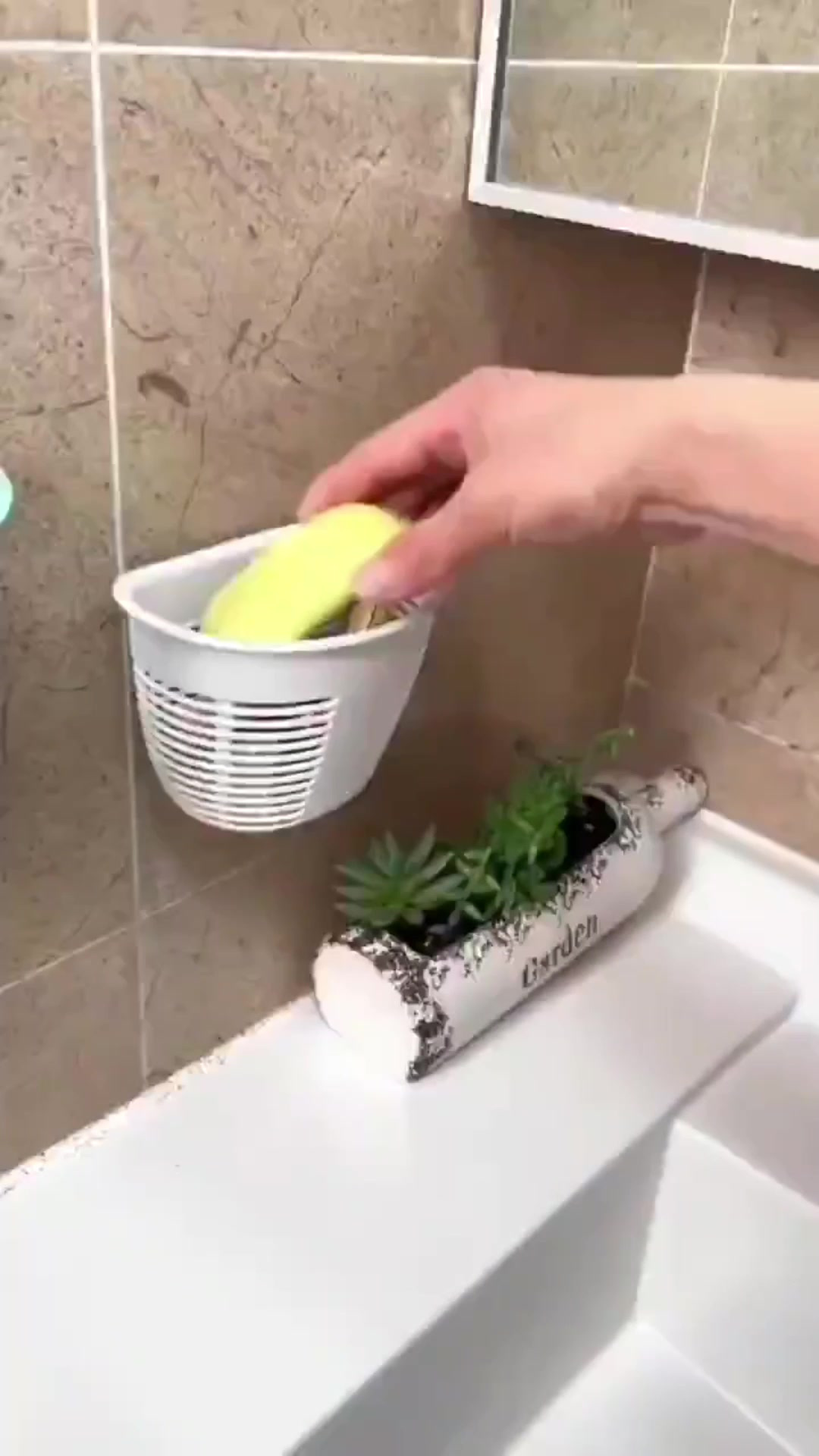 义乌小伙研发防溅水龙头。淘米洗菜洗水果水花不乱跑了,忒牛了!