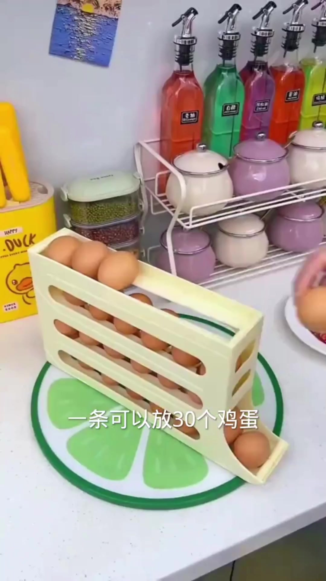 设计这个鸡蛋收纳盒的人太有才了!就这小小的收纳盒,贼拉方便