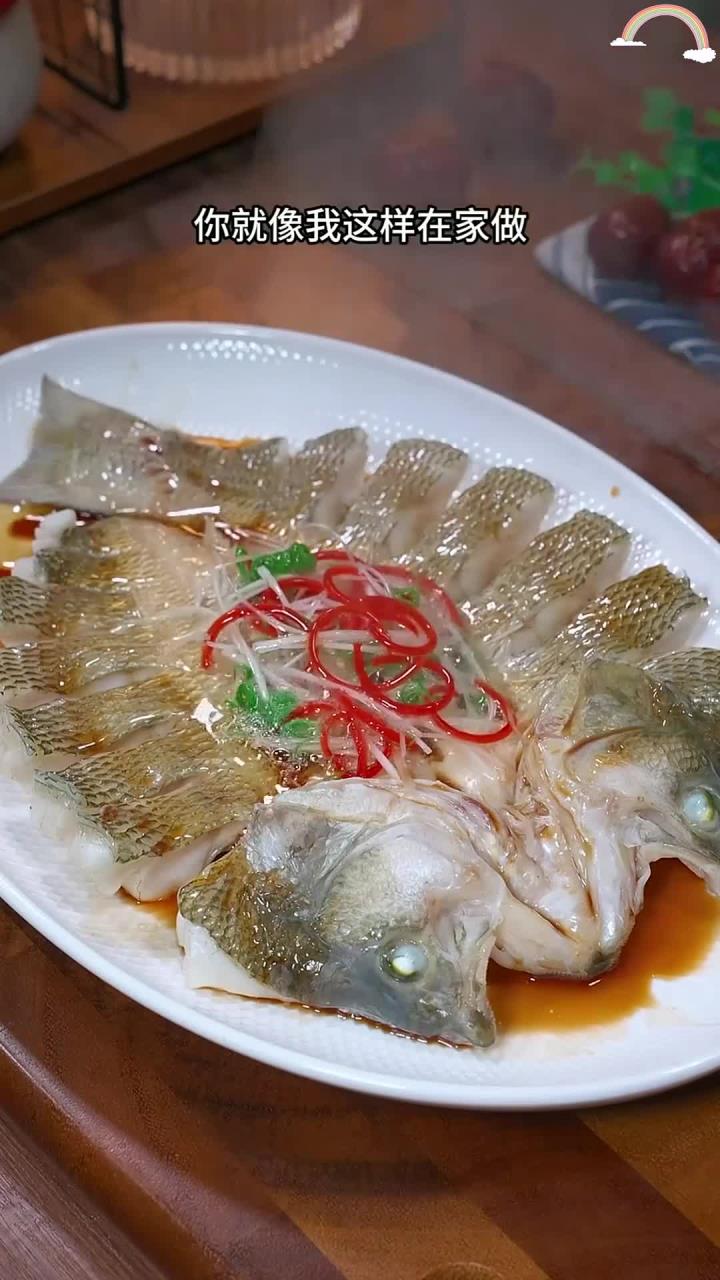 想吃清蒸鱼?学会这个简单方法,肉质鲜嫩不腥,绝对好吃下饭!