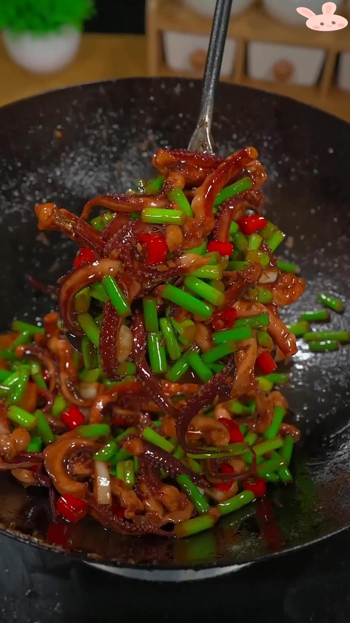 在家轻松做孜然鱿鱼须,味道胜过外卖,快来试试吧!