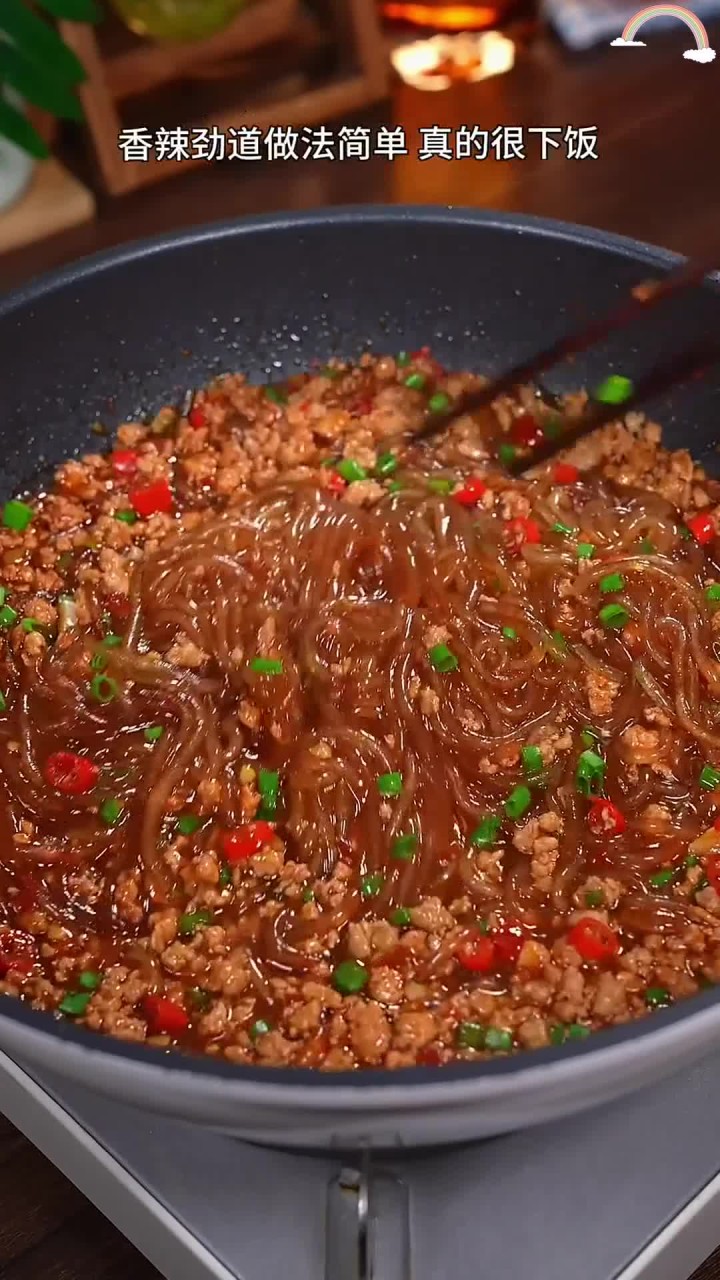 香辣蚂蚁上树经典家常做法,粉条劲道入味,味道真是太棒了!