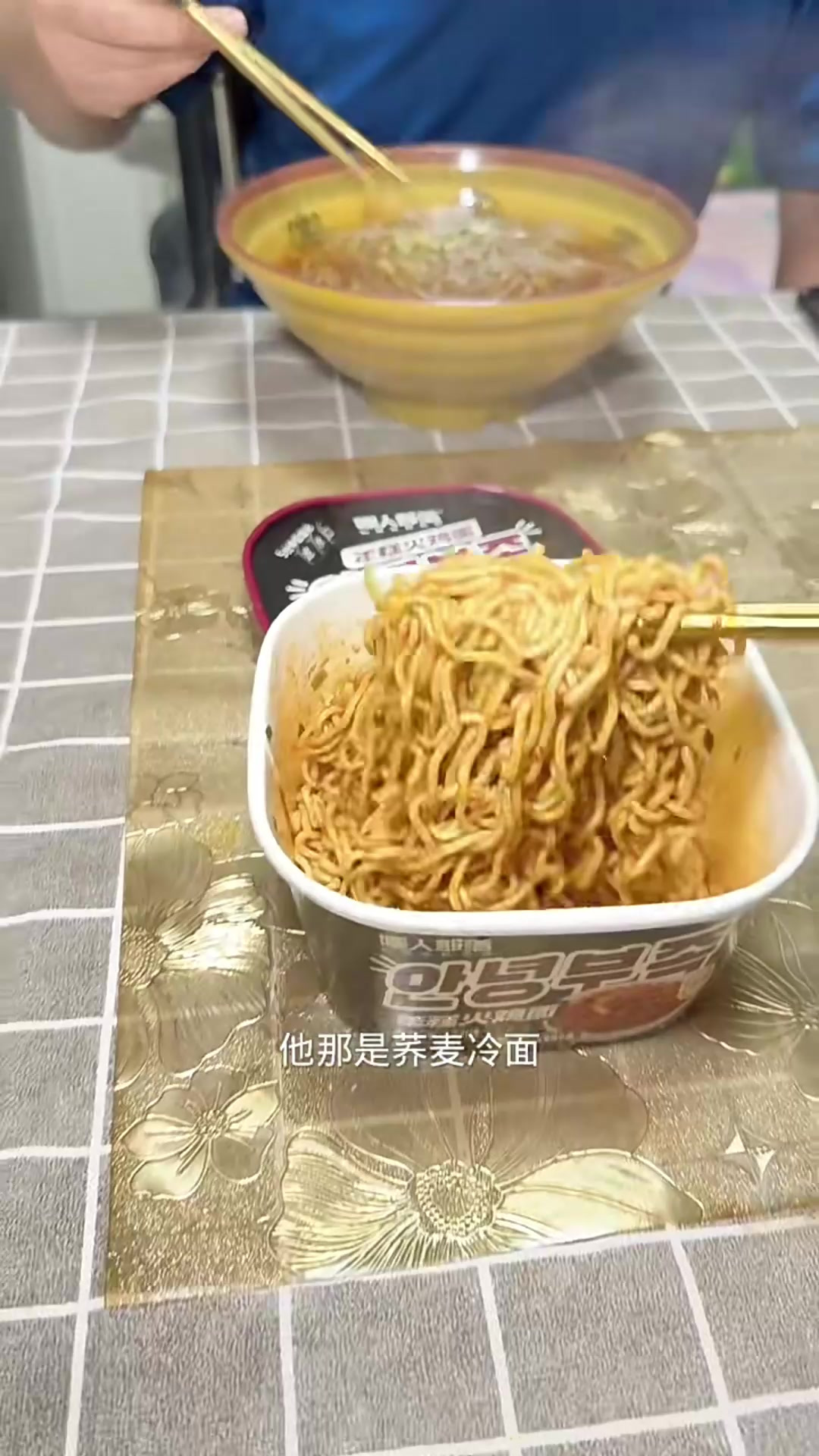 不再单调,尝试年糕火鸡面,温暖中找回生活的色彩和活力!