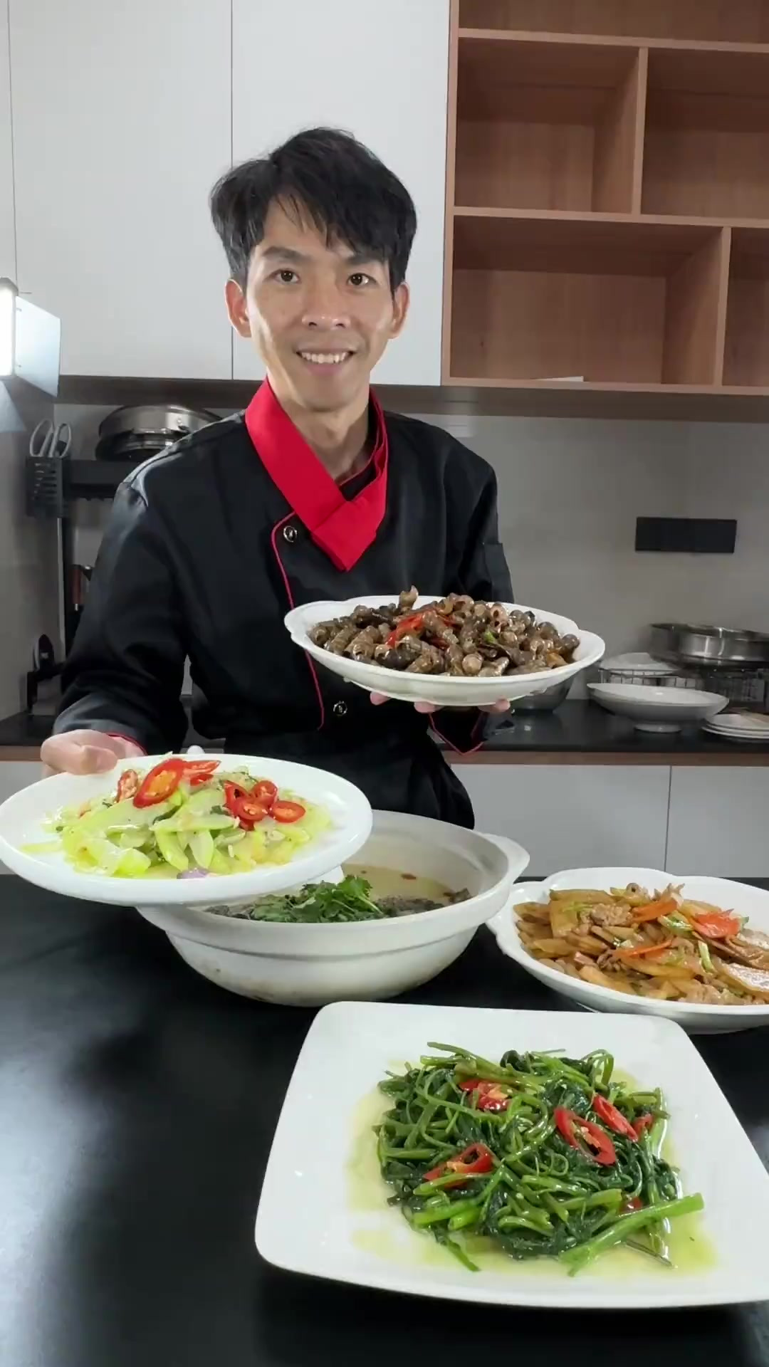 每日四菜一汤教程 今日食谱：麻辣钉螺；葫芦瓜炒虾皮，凉薯炒肉