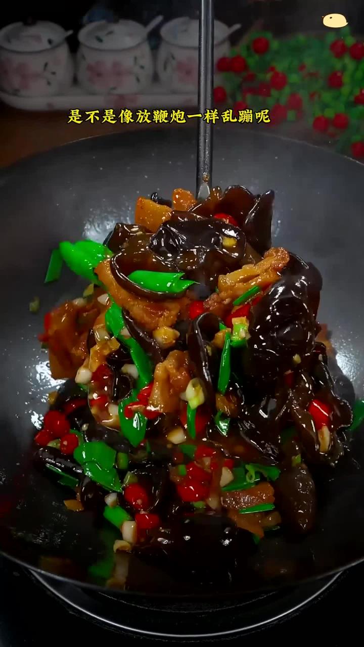 美味木耳炒肉与鸡肉的简单家常做法,快来试试吧!