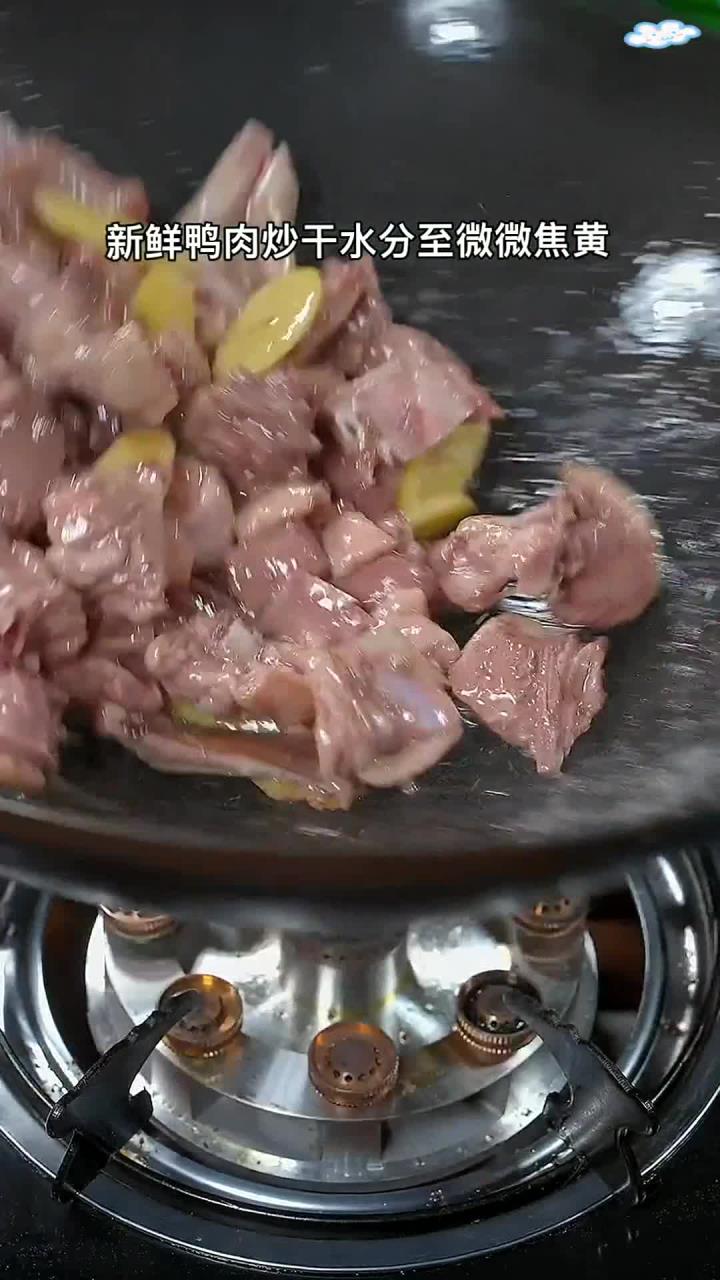 美味下饭菜:香辣笋干焖鸭,绝对百吃不厌!