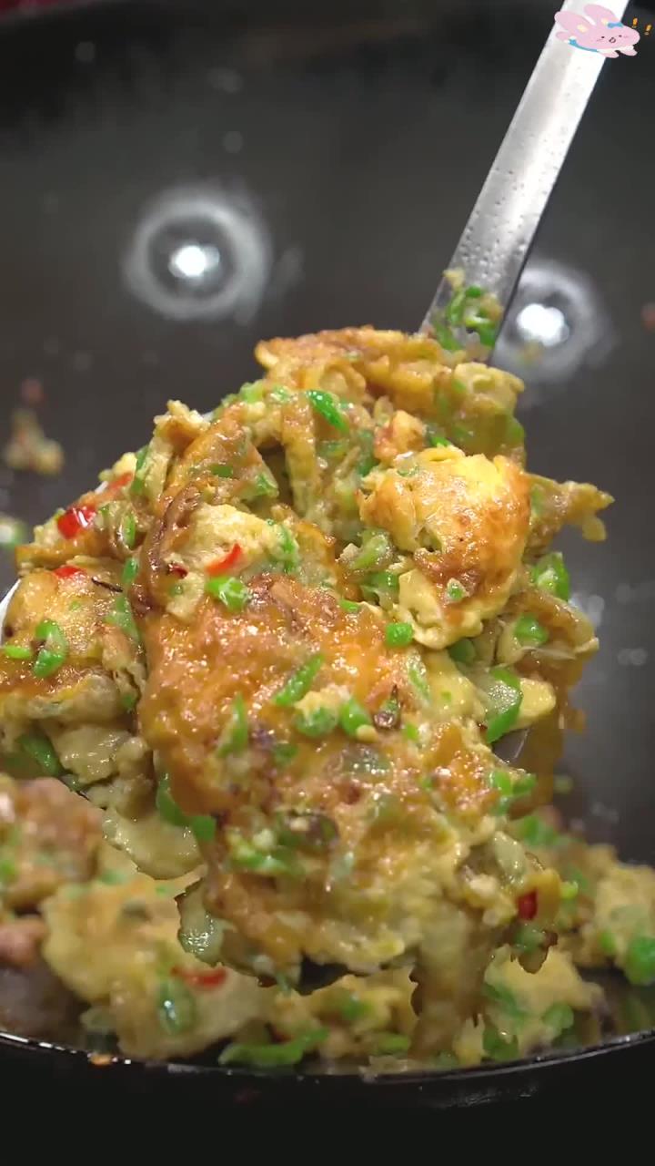 小时候奶奶这样煎鸡蛋给我,现在我照做了,松软美味,吃了一颗就不够!