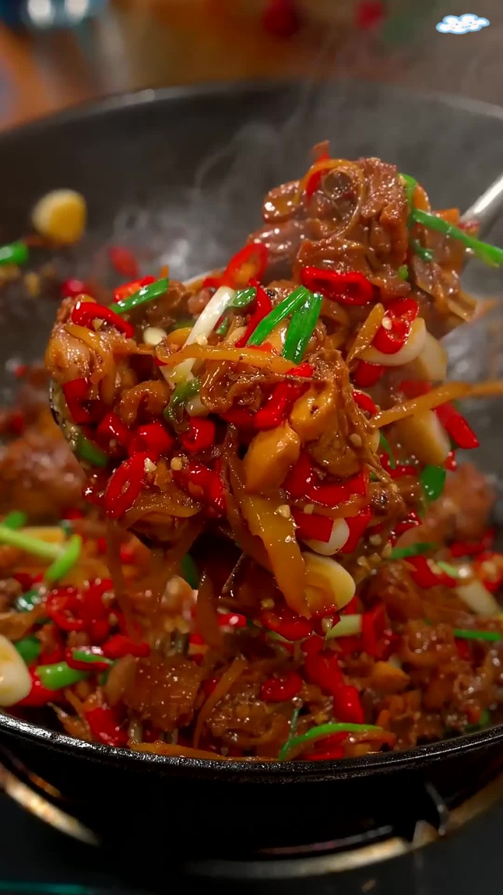 夏季必尝的子姜炒鸡,姜香扑鼻,鸡肉鲜嫩,滋味绝佳
