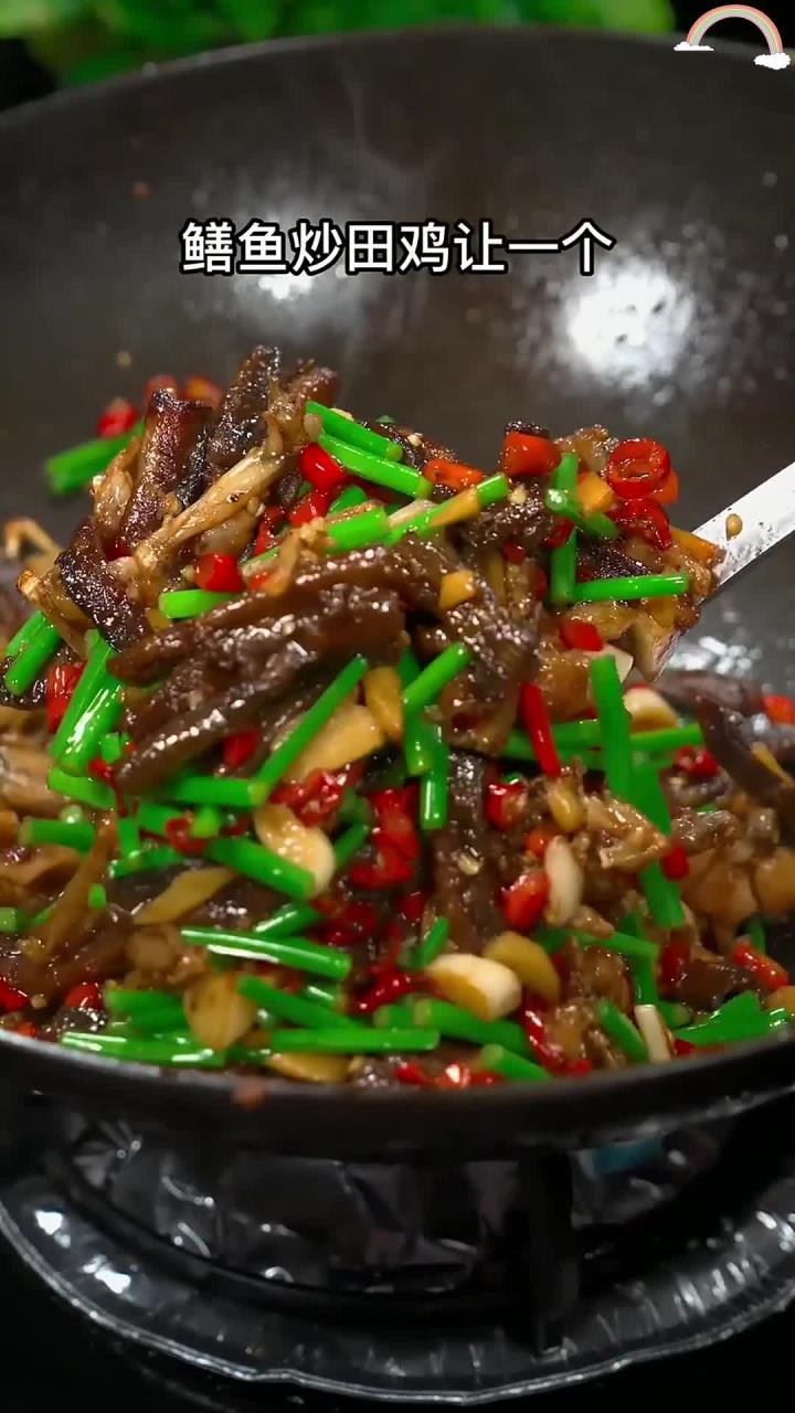 田鸡与鳝鱼同炒,外焦里嫩,让你欲罢不能的美味!喜欢的朋友赶紧尝试!