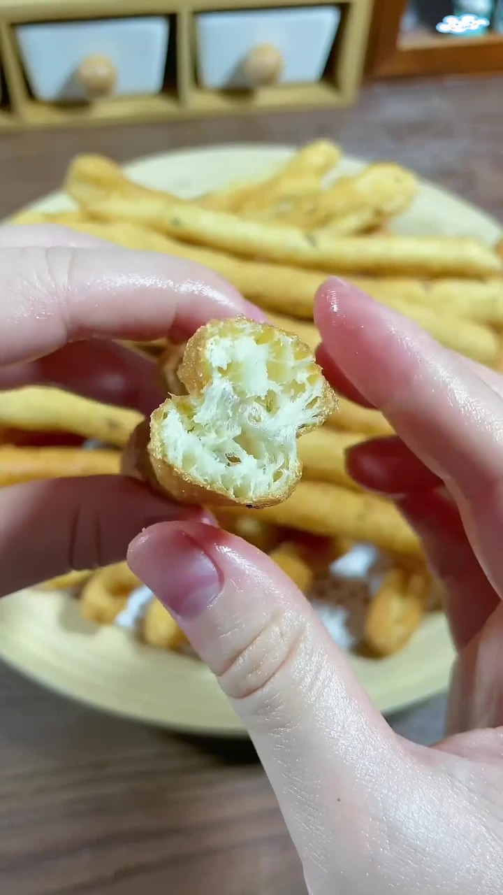 在家轻松制作海底捞必点茴香小油条!