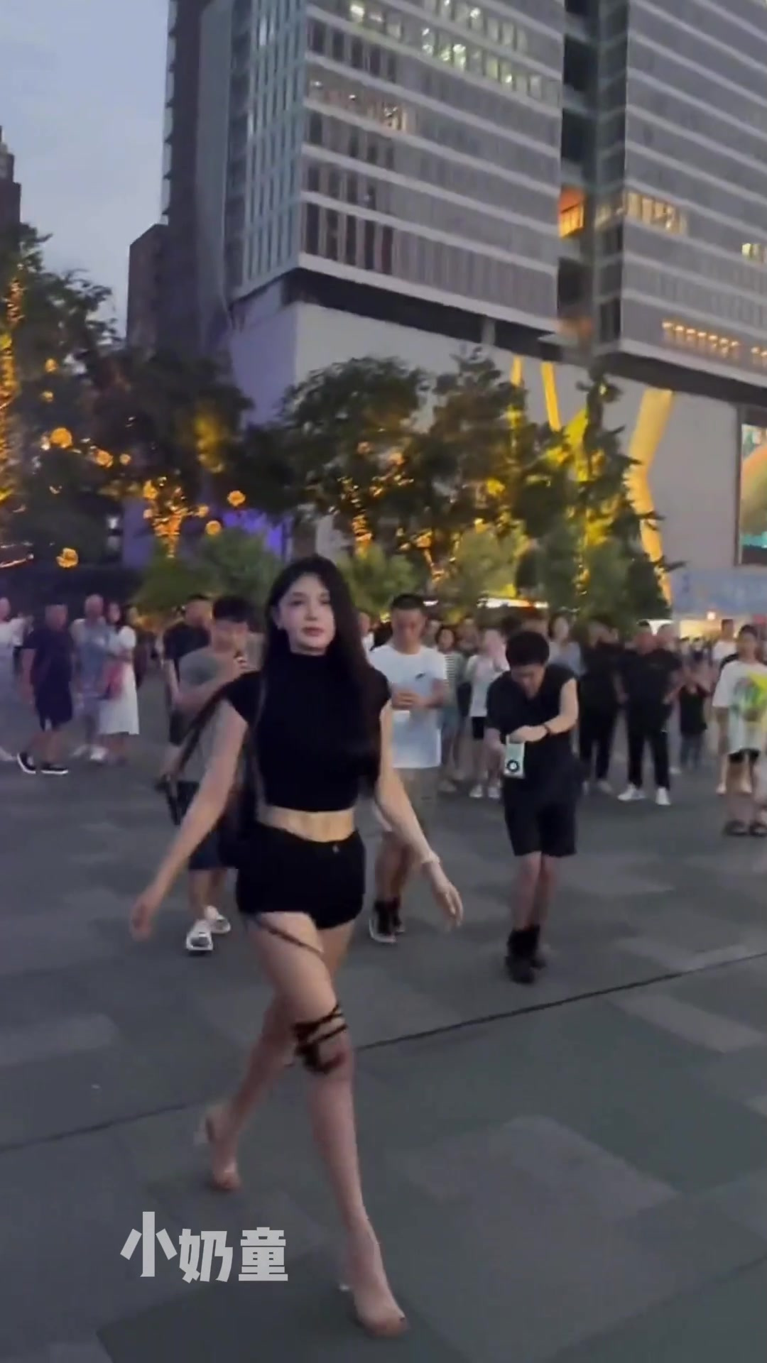 街拍女神,自拍颜值爆表赛天仙之美