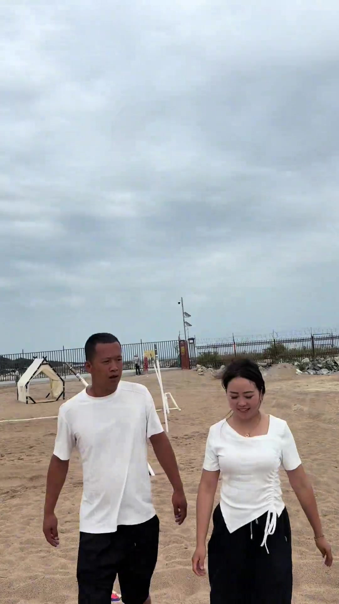 烤肉,兴凯湖特产大白鱼、菜太多没吃完