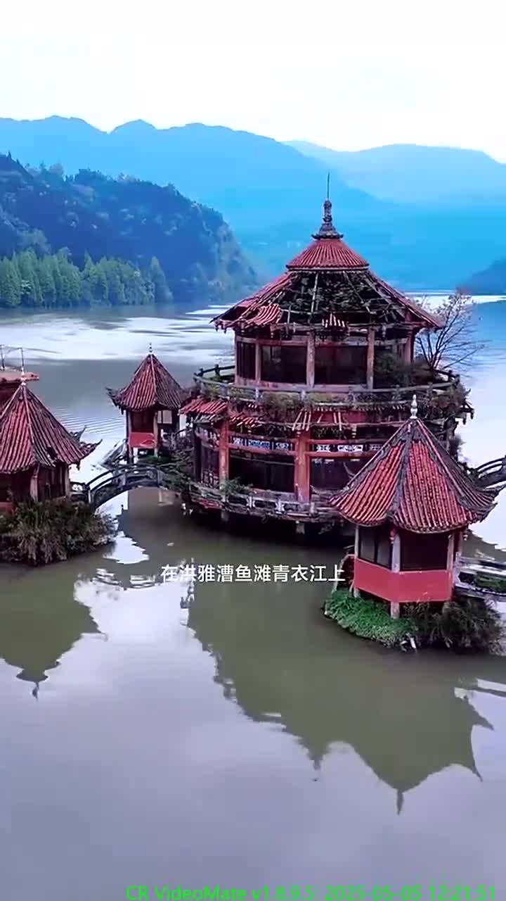 在洪雅槽渔滩青衣江上,有一座漂浮在江面的水上阁楼旅游风光推荐