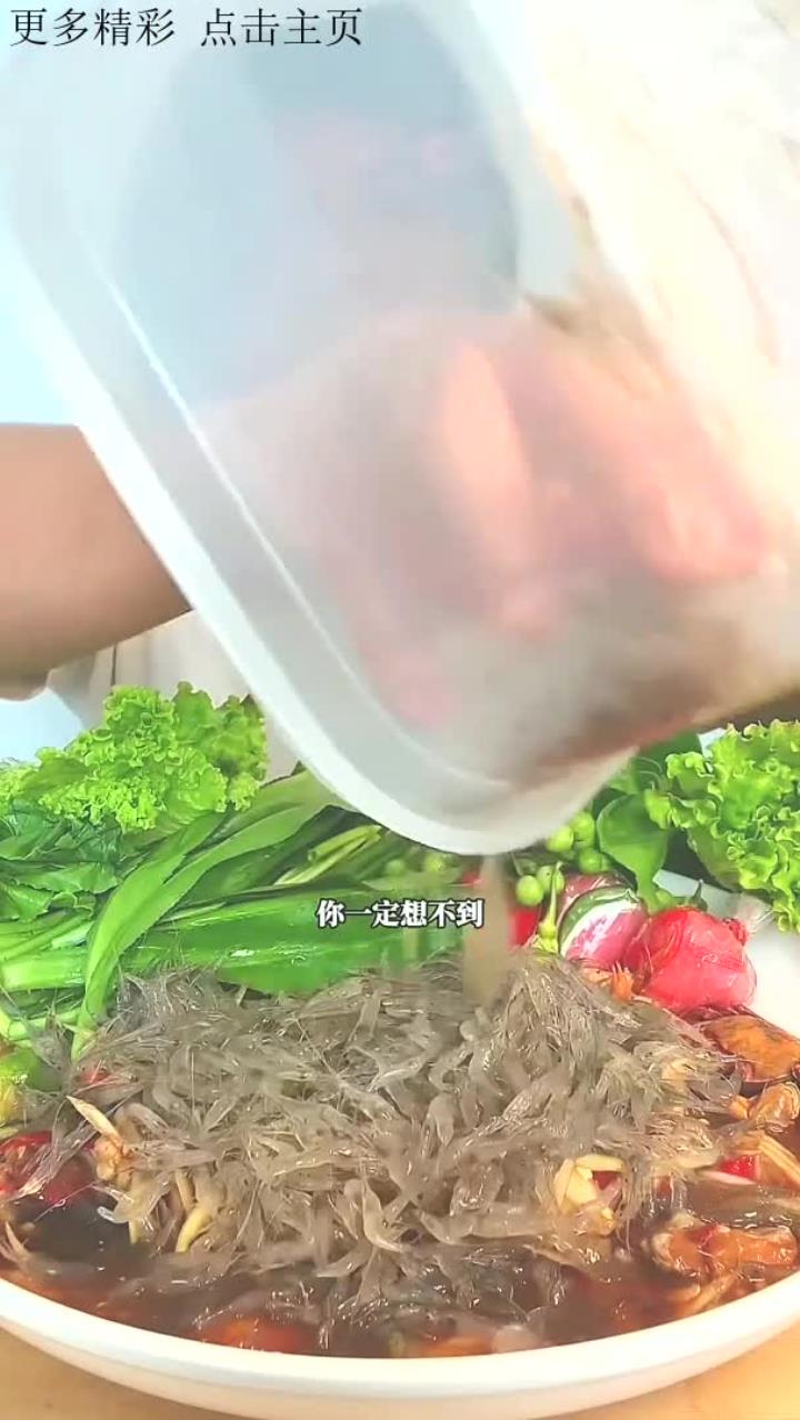 东南亚人是有多喜欢吃刺身,刚捕捉的河虾直接生吃,真是大开眼界