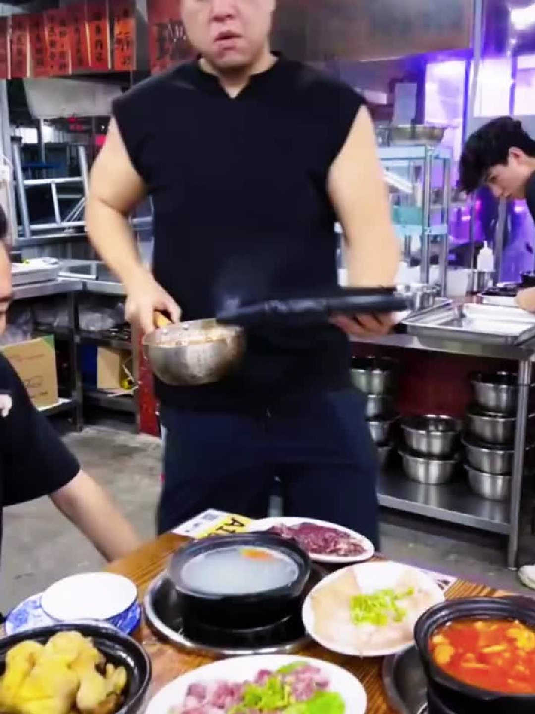 算了，跟你们外省人说不清铁板菜有多好吃