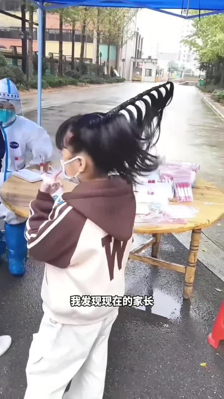 这发型厉害了,一个比一个哇塞