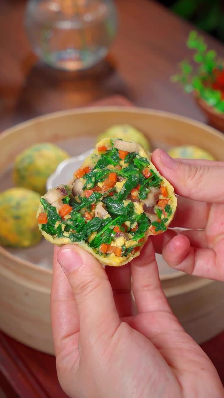 如果孩子不爱吃菜，你就试试这个蔬菜团子，皮包馅多，营养美味