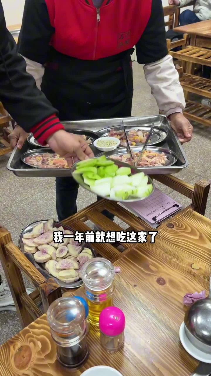 广州美食 终于吃到盼了一年的顺德桑拿蒸鸡了,鸡肉简直滑嫩爽口!