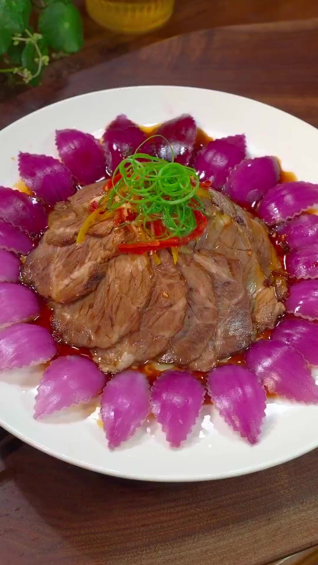 酱牛肉的摆盘方法，菜名扭转乾坤，寓意时来运转，牛气冲天