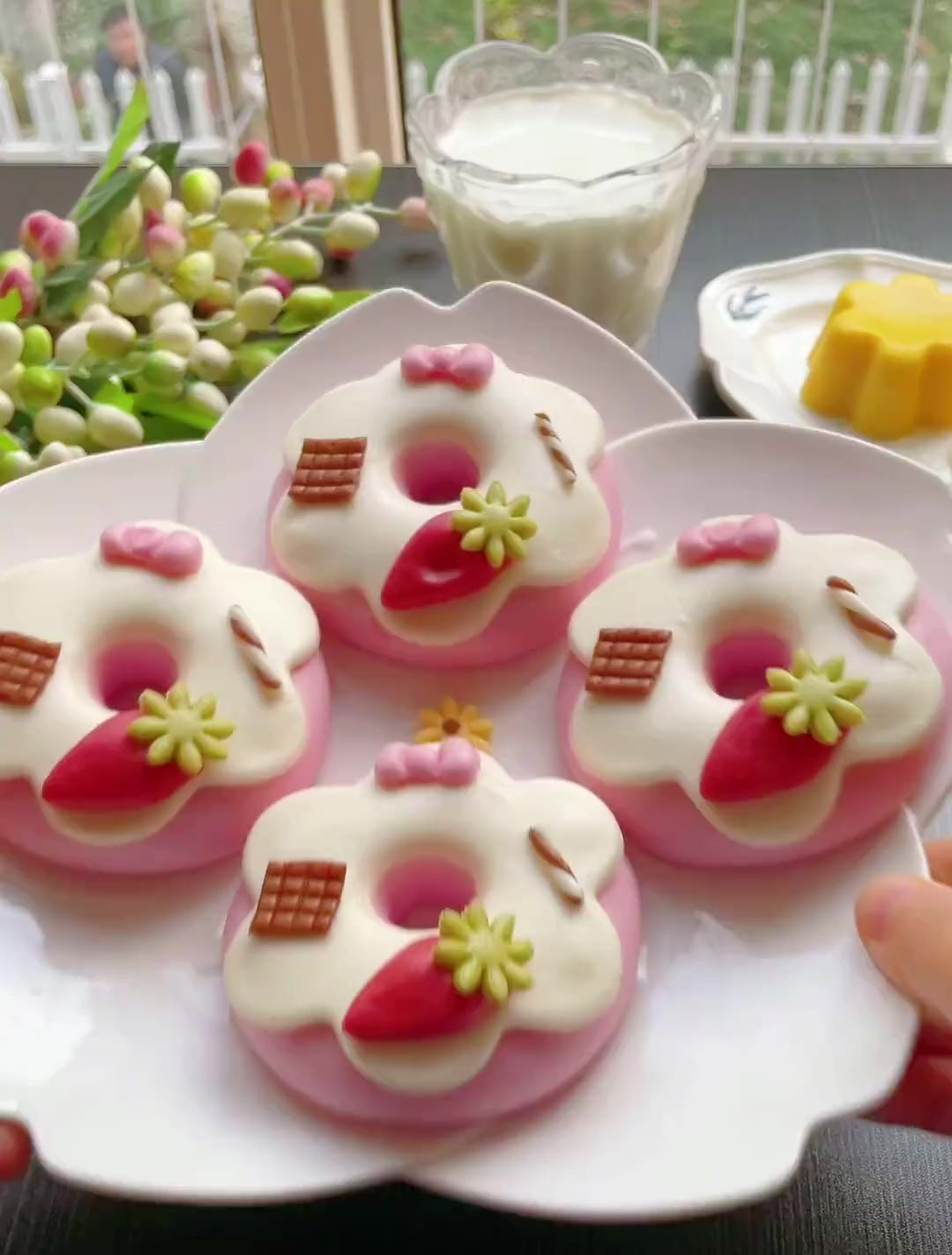 草莓甜甜圈找瑕疵,找到了评论区留言