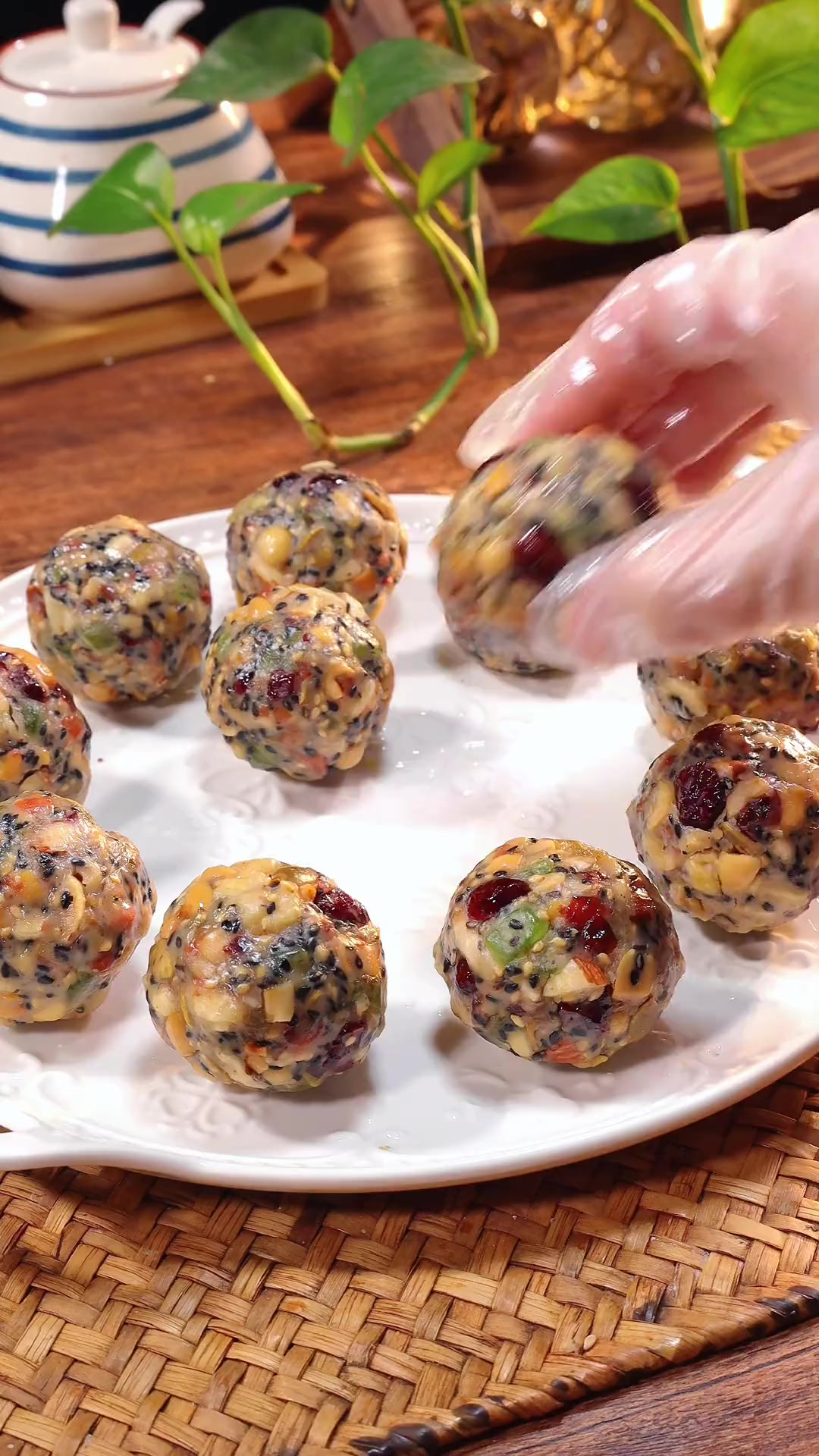 五仁月饼的馅料制作方法,自己做的真材实料,干净又卫生!