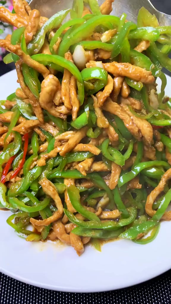 鸡胸肉版的青椒肉丝,简单好吃又下饭,你也试试吧