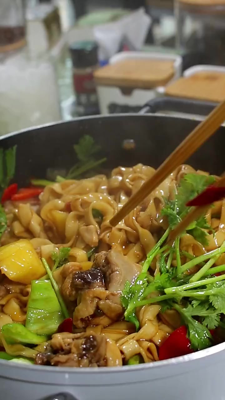 学会这个大盘鸡拌面,全家人都喜欢味道绝了