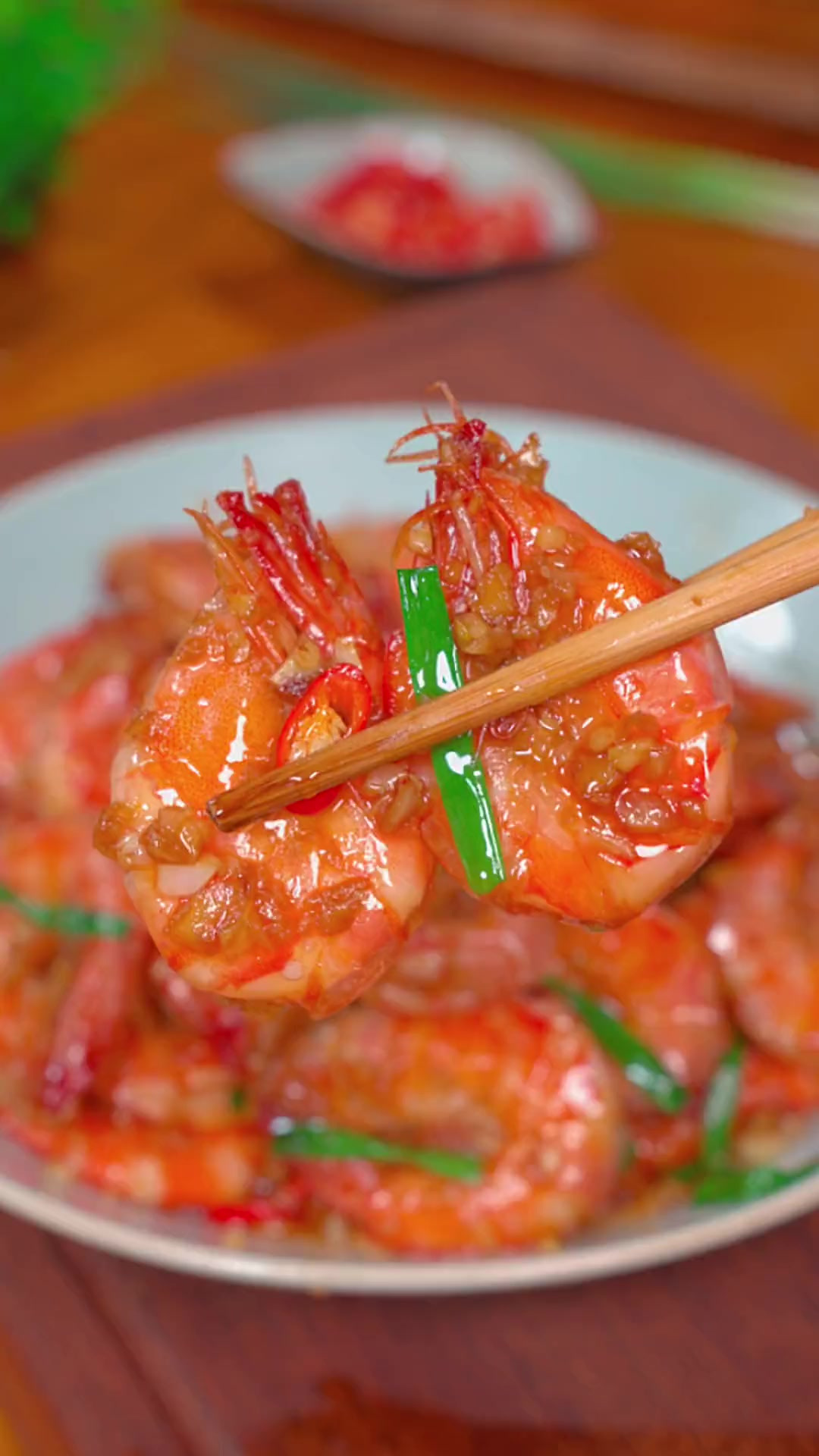 中秋节快到了，做上一道这样的蒜蓉虾大人小孩都爱吃