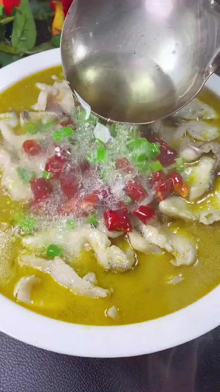 为什么饭店的酸菜鱼那么好七呢?其实做法很简单
