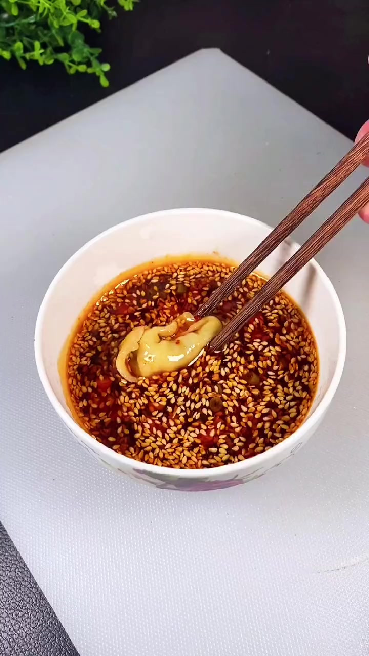 饺子蘸料甚是奇妙，过年教大家一个味道不错的饺子蘸料