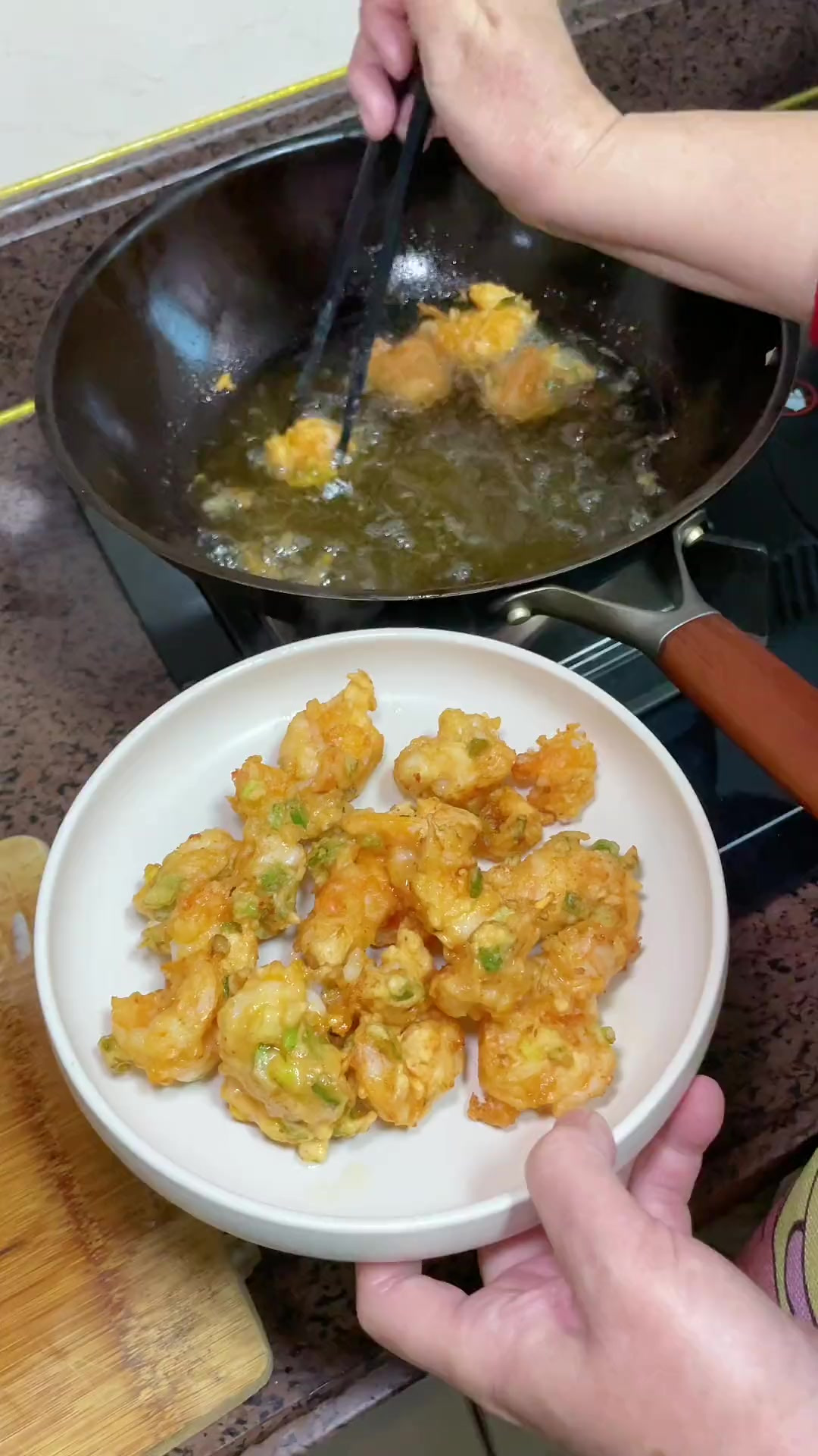 婆婆做的葱香虾仁好吃到停不下来！