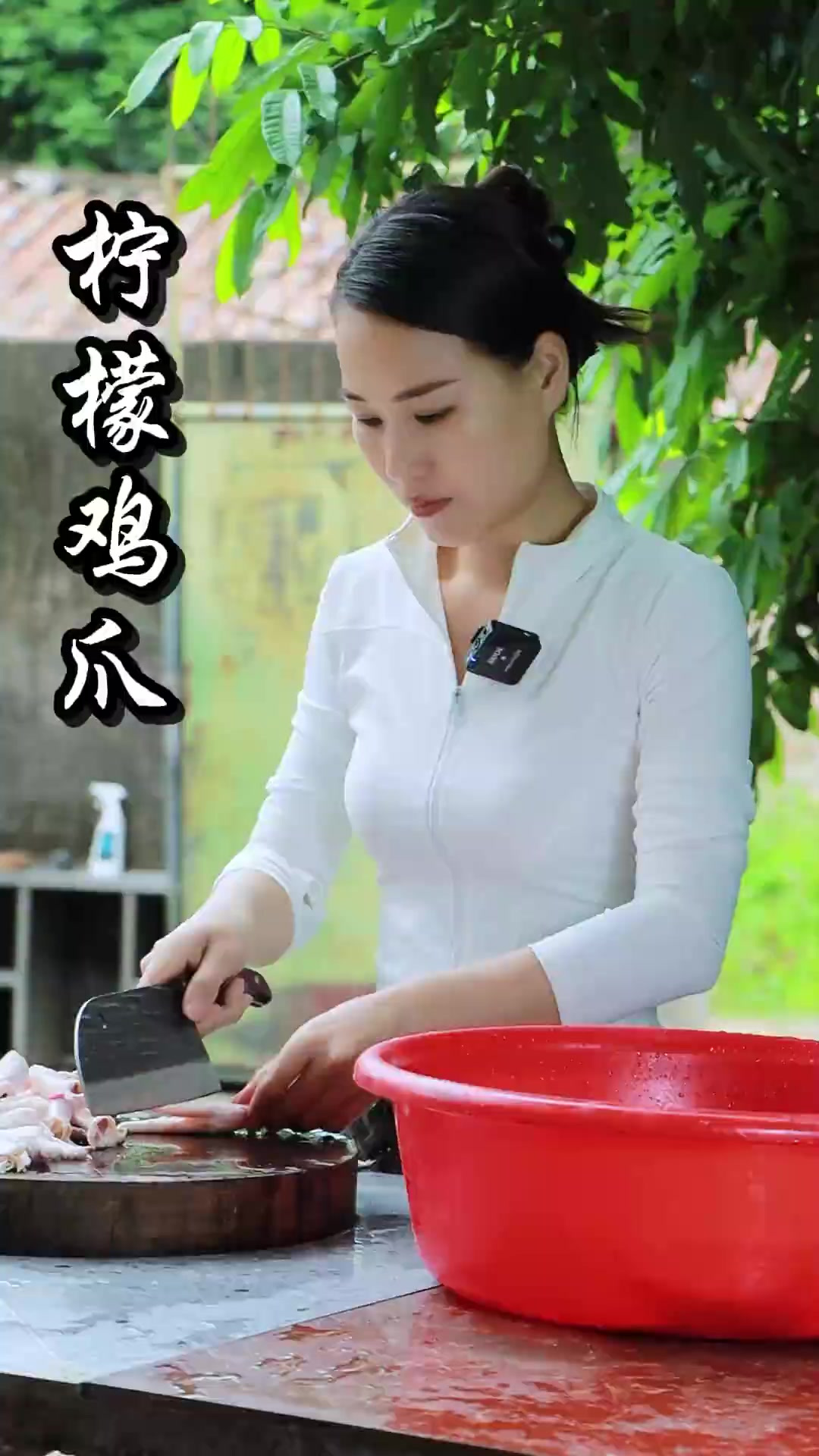 美美不小心把鸡爪当垃圾扔了,被我们捡回去整个柠檬鸡爪,味道太