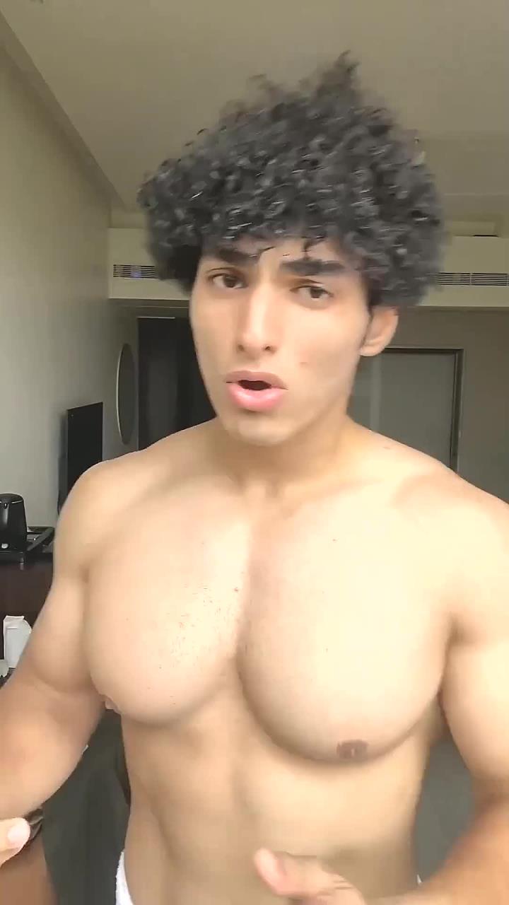 欧美肌肉男的大包