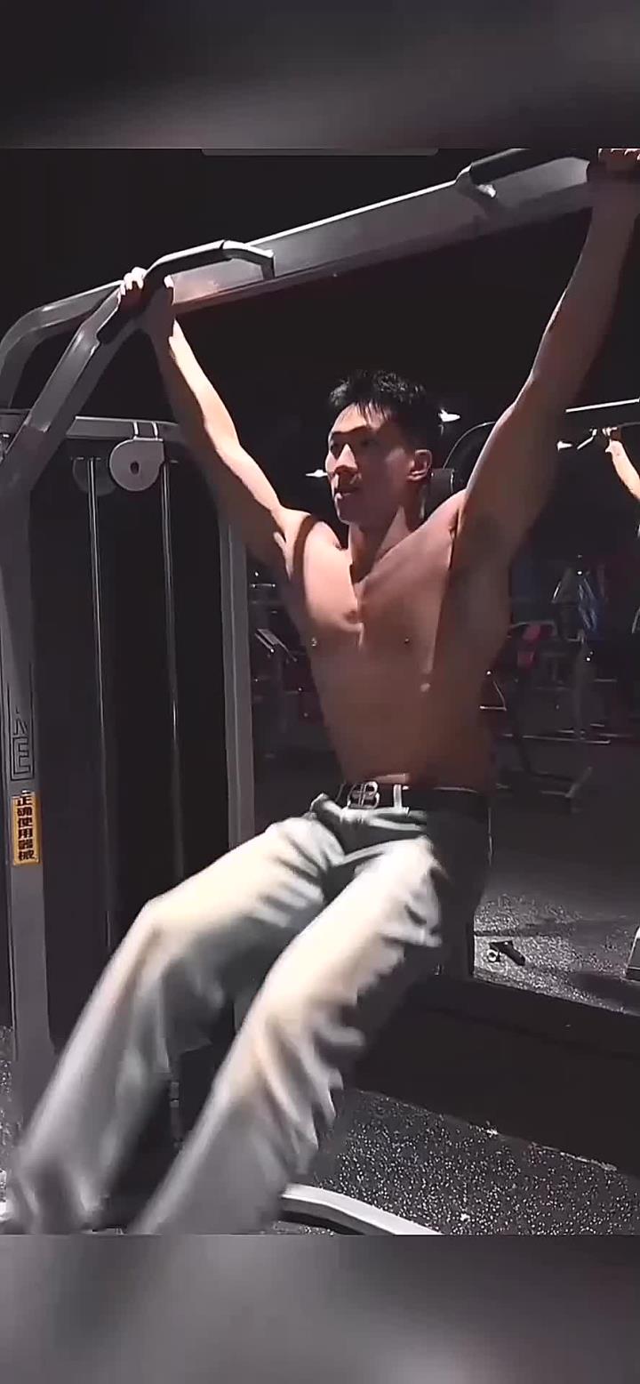 性感腹毛黑皮肌肉男小楠