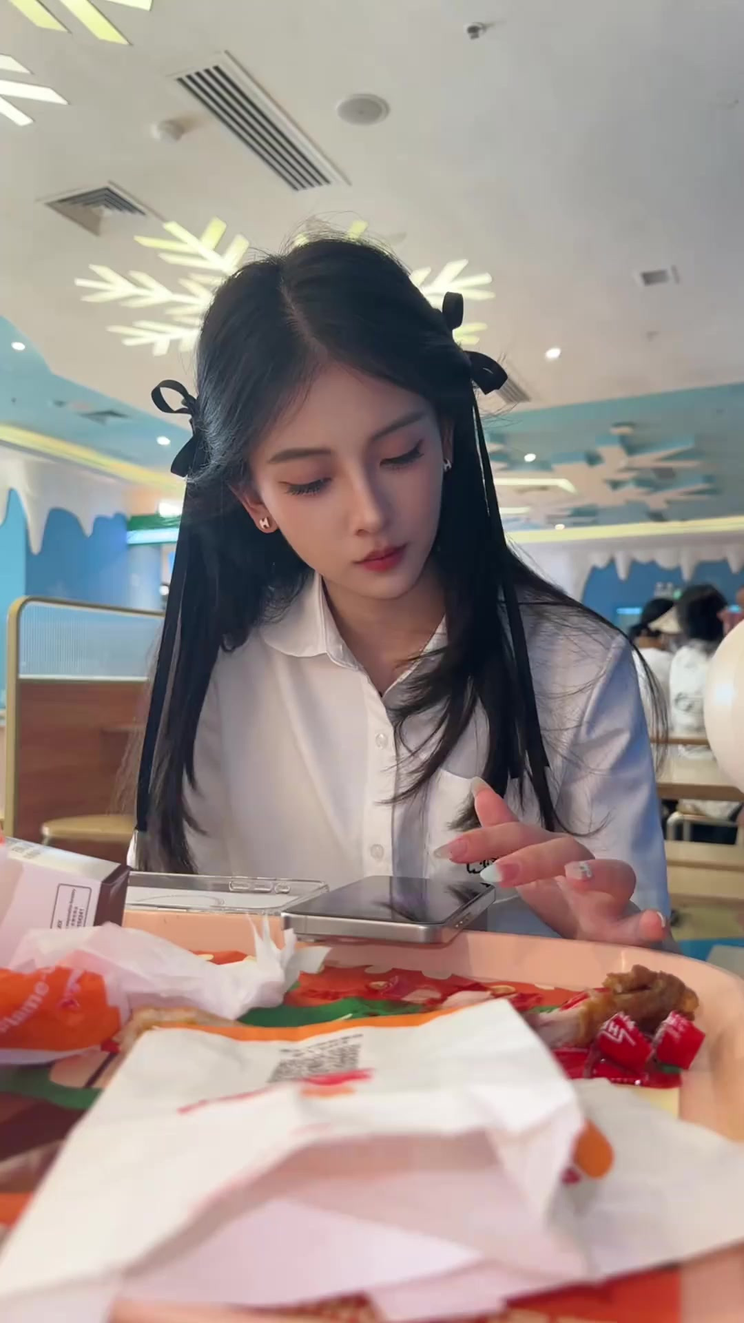 抖音当朋友圈发 吃个汉堡包!