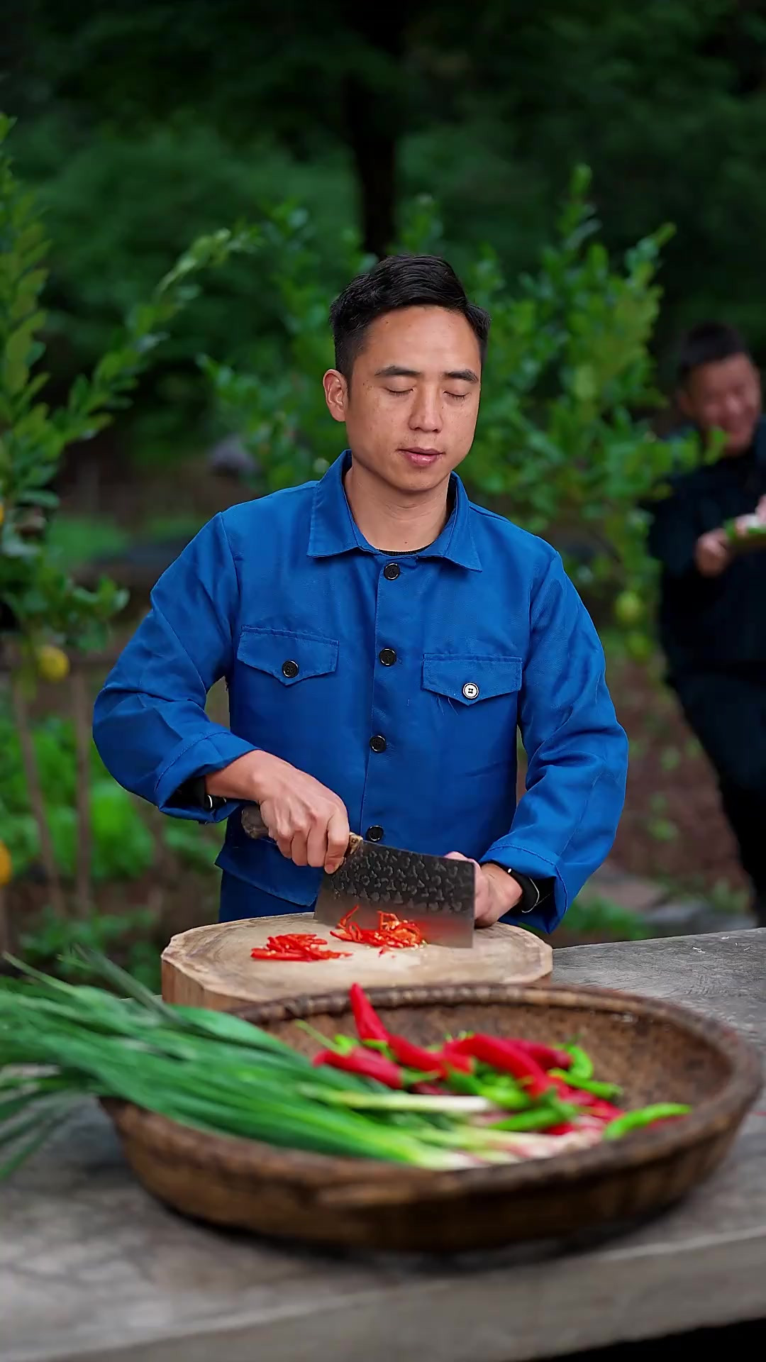 这天气变冷怎么能少得了一锅黄焖鱼杂呢？汤汁拌饭都能吃三碗~