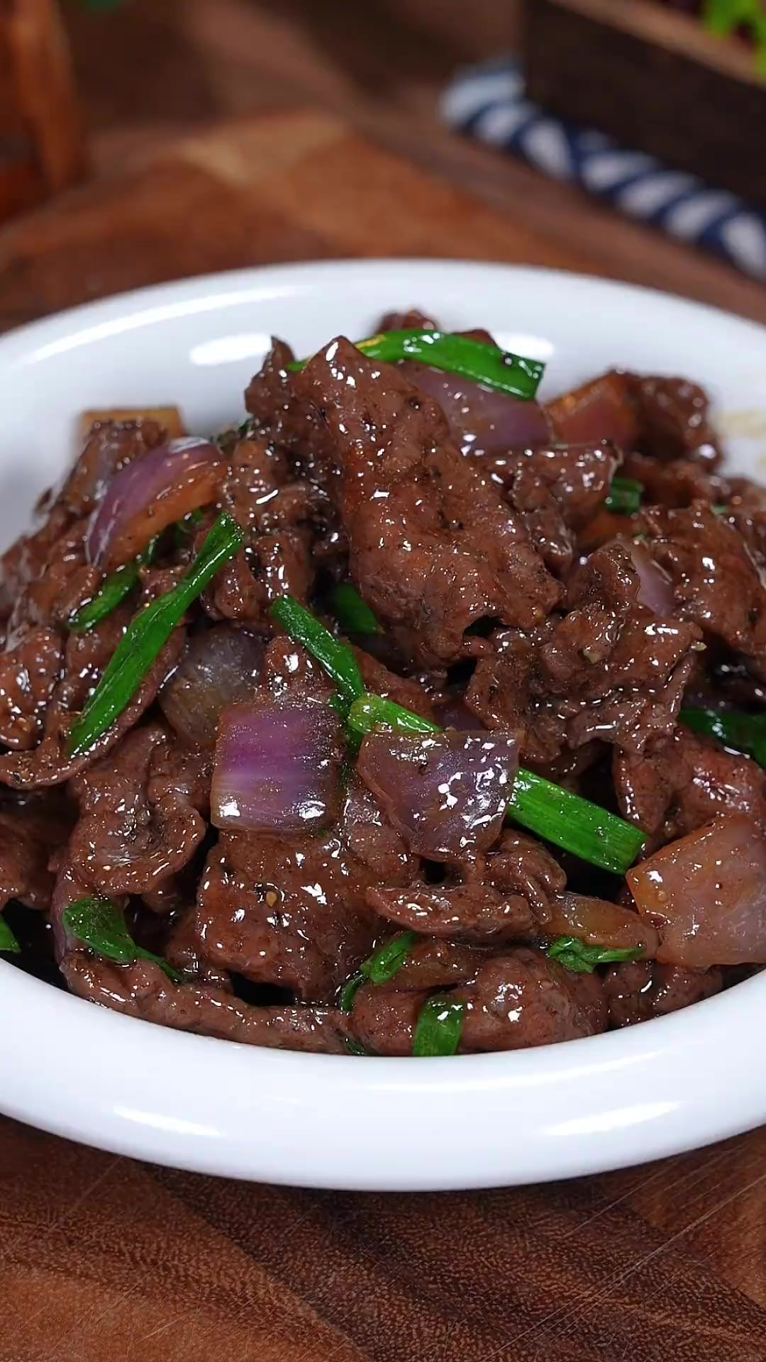 洋葱黑椒牛肉 洋葱炒牛肉 记住以后想吃牛肉了，不要再红烧和清