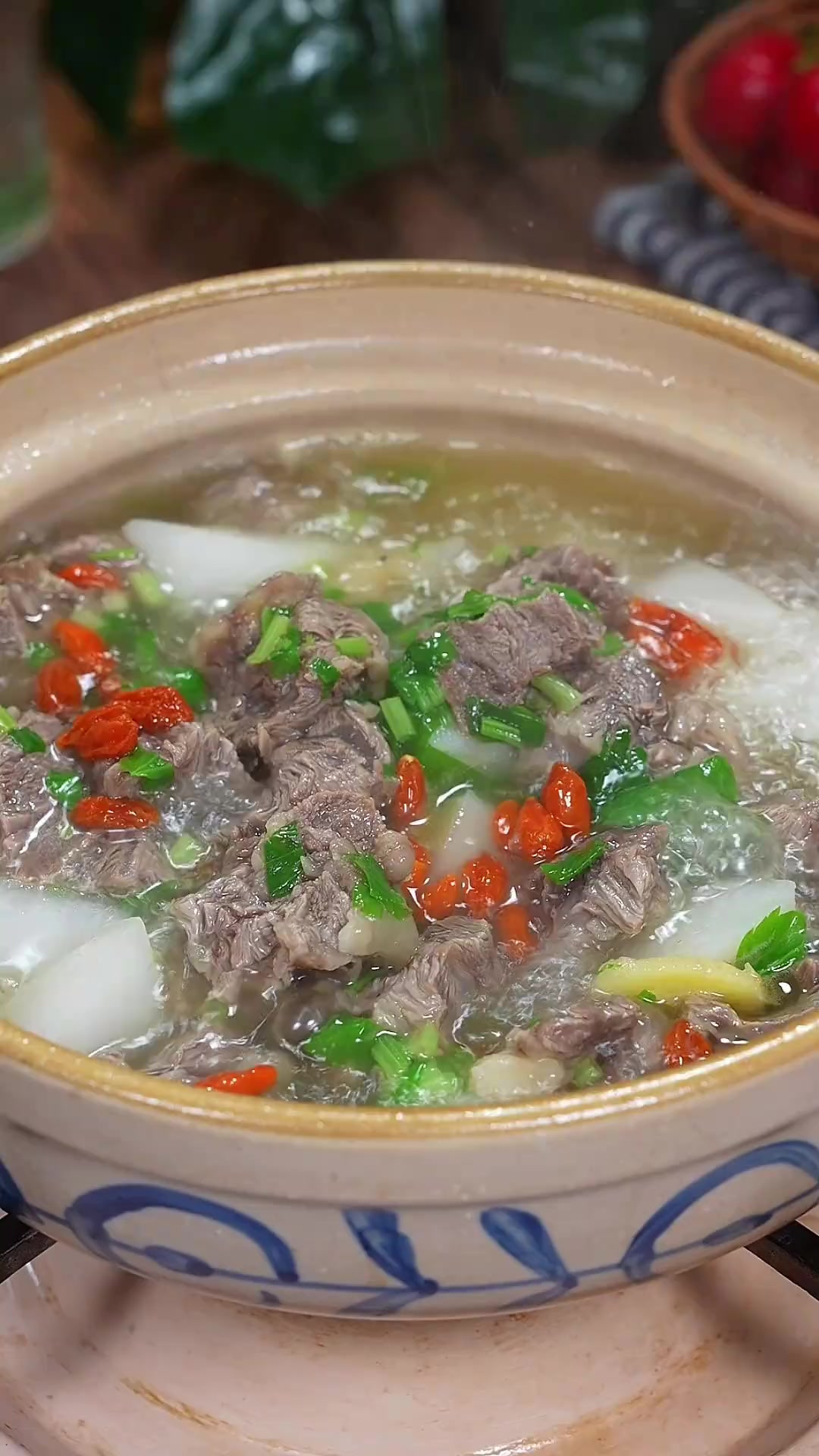 牛肉炖萝卜 过年炖牛肉的时候，就像我这样炖出来的牛肉才会肉嫩