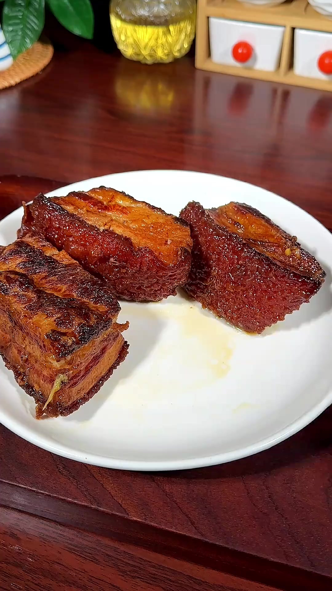 这样做的烧肉,色泽红亮,肥而不腻,怎么做都好吃