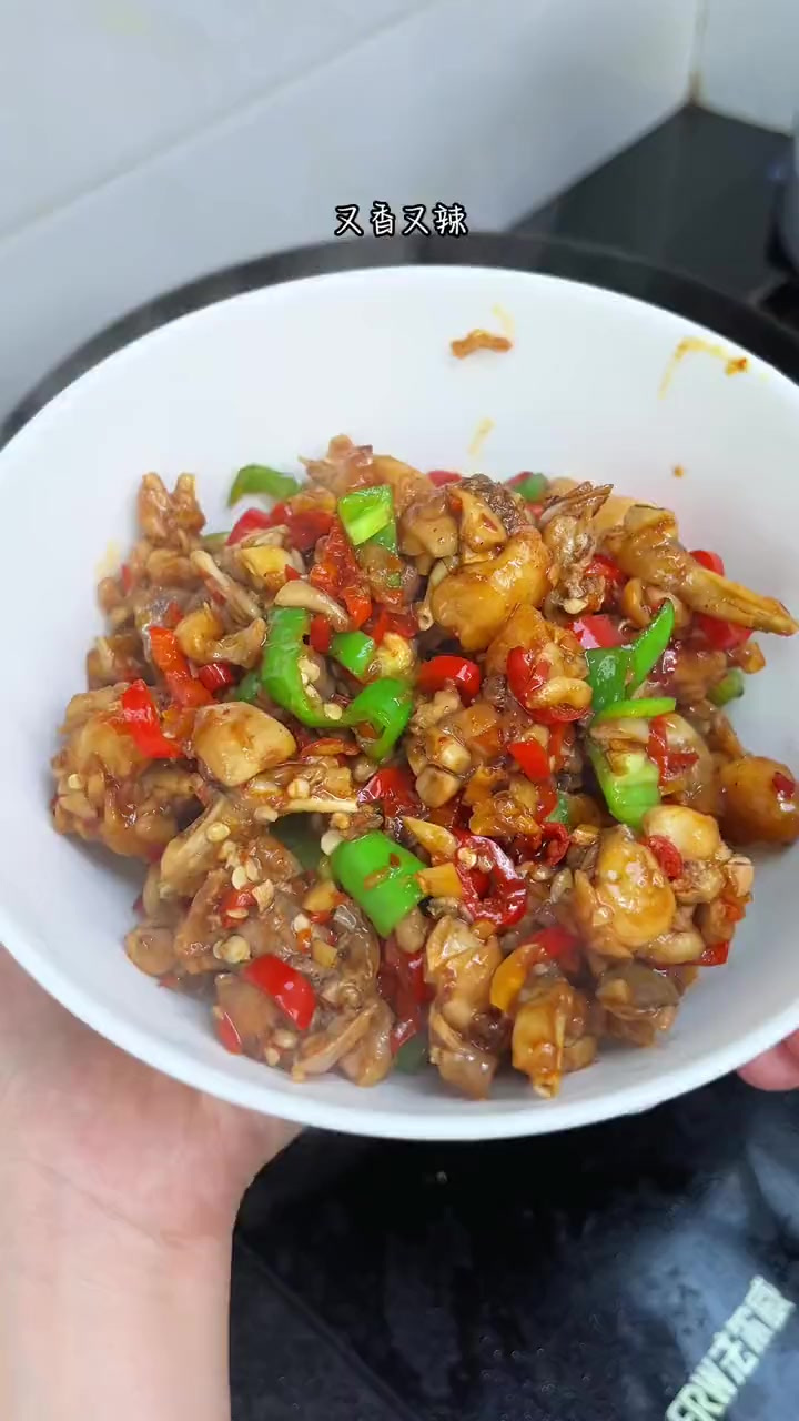 爆炒牛蛙这样做，又香又辣，肉质也特别细嫩！好吃到停不下来