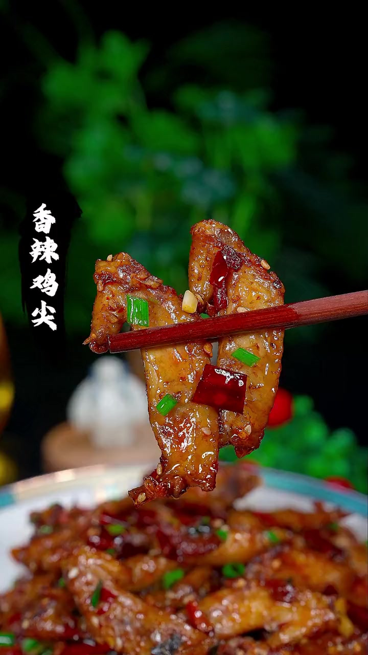 不敢相信这是家里做出来的鸡尖,香辣过瘾,好吃的舔手指