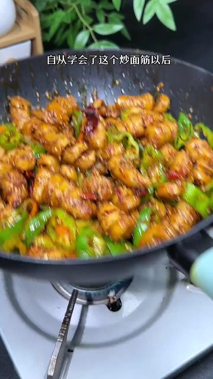 这样做的炒面筋,比羊肉串还要好吃,吃一口就停不下来,太香了