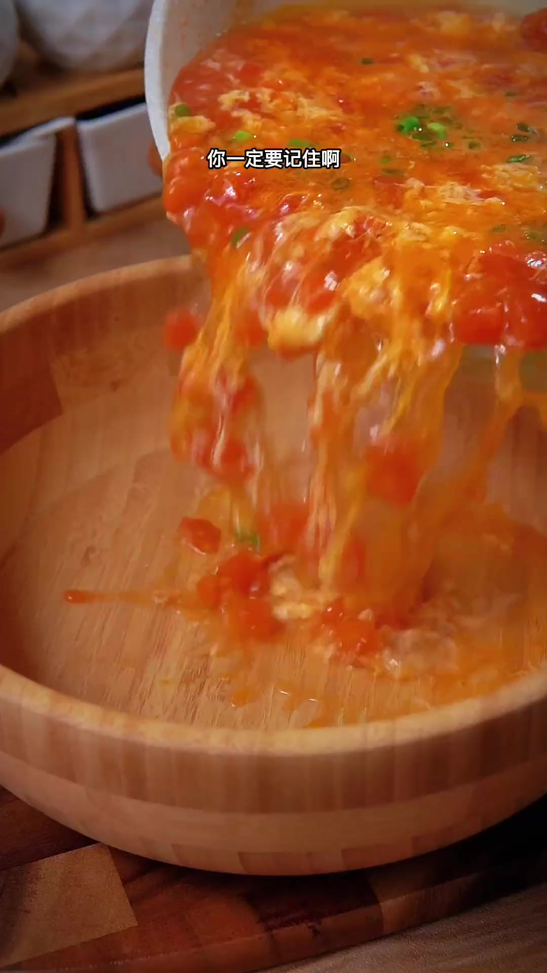 西红柿鸡蛋汤看似简单，但是很多人做出来的一点也不好喝，做法非