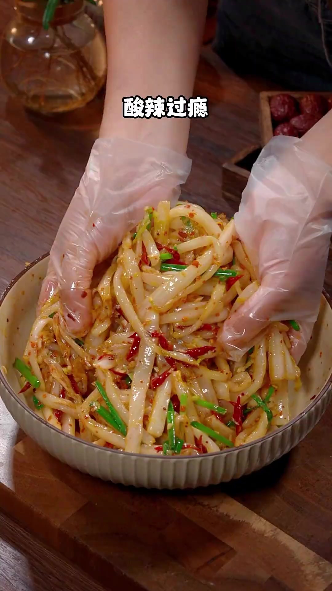 好白菜不要再让猪拱了，试试这道凉拌白菜吧，酸辣开胃好吃又口感