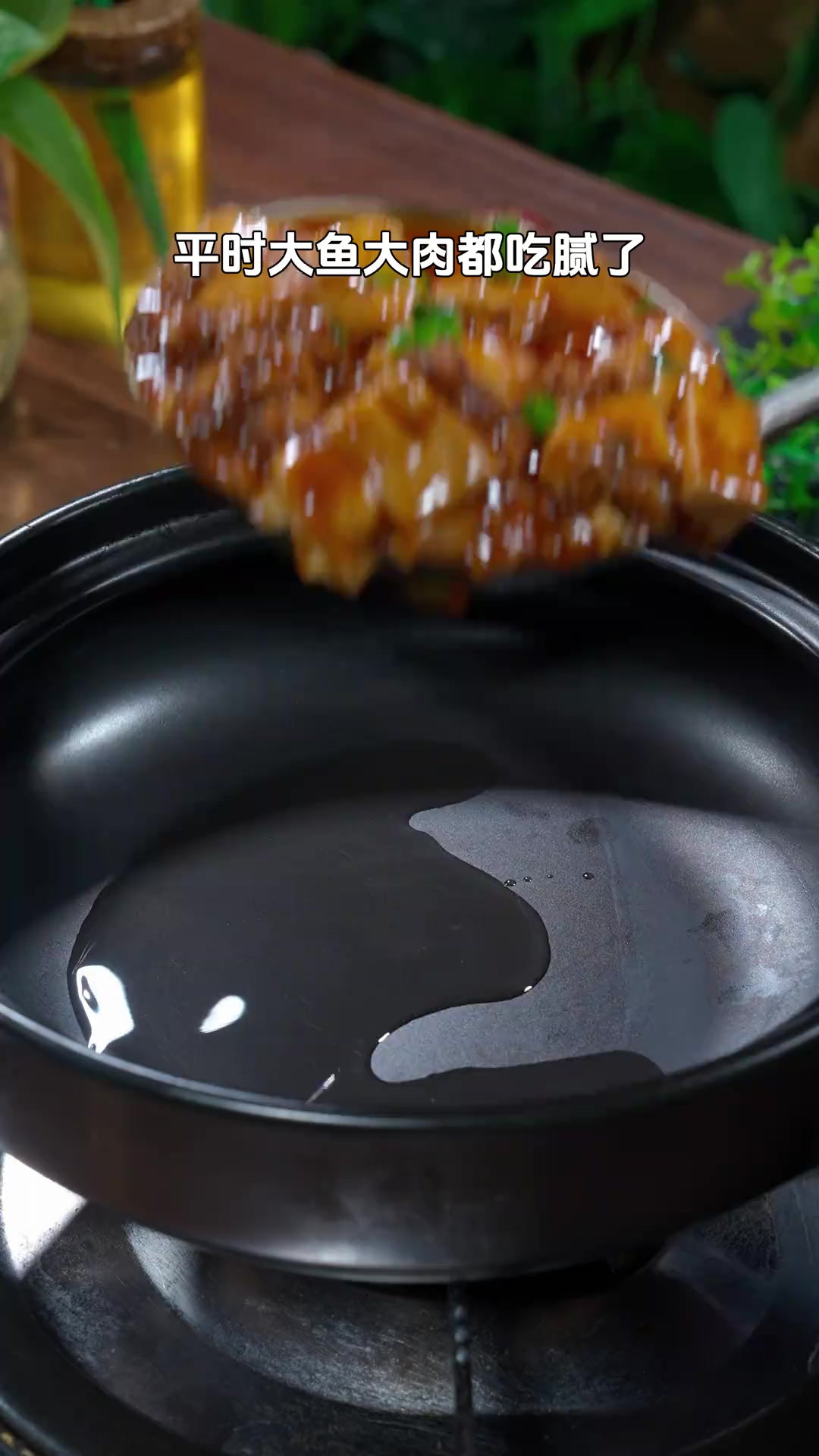 平时不想吃大鱼大肉了，你就试试这个麻婆豆腐，麻辣嫩滑，配上米