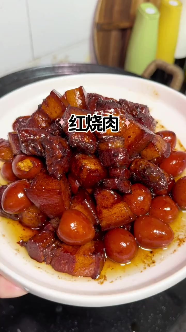 家庭版红烧肉肥而不腻，软烂入味，轻松学会一道拿手菜