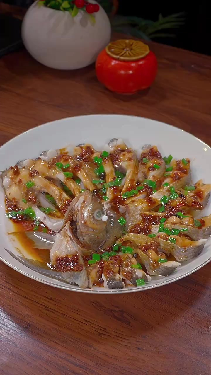 马上过节了，你就做一道这样的清蒸鳊鱼，好吃又好看，真的非常的