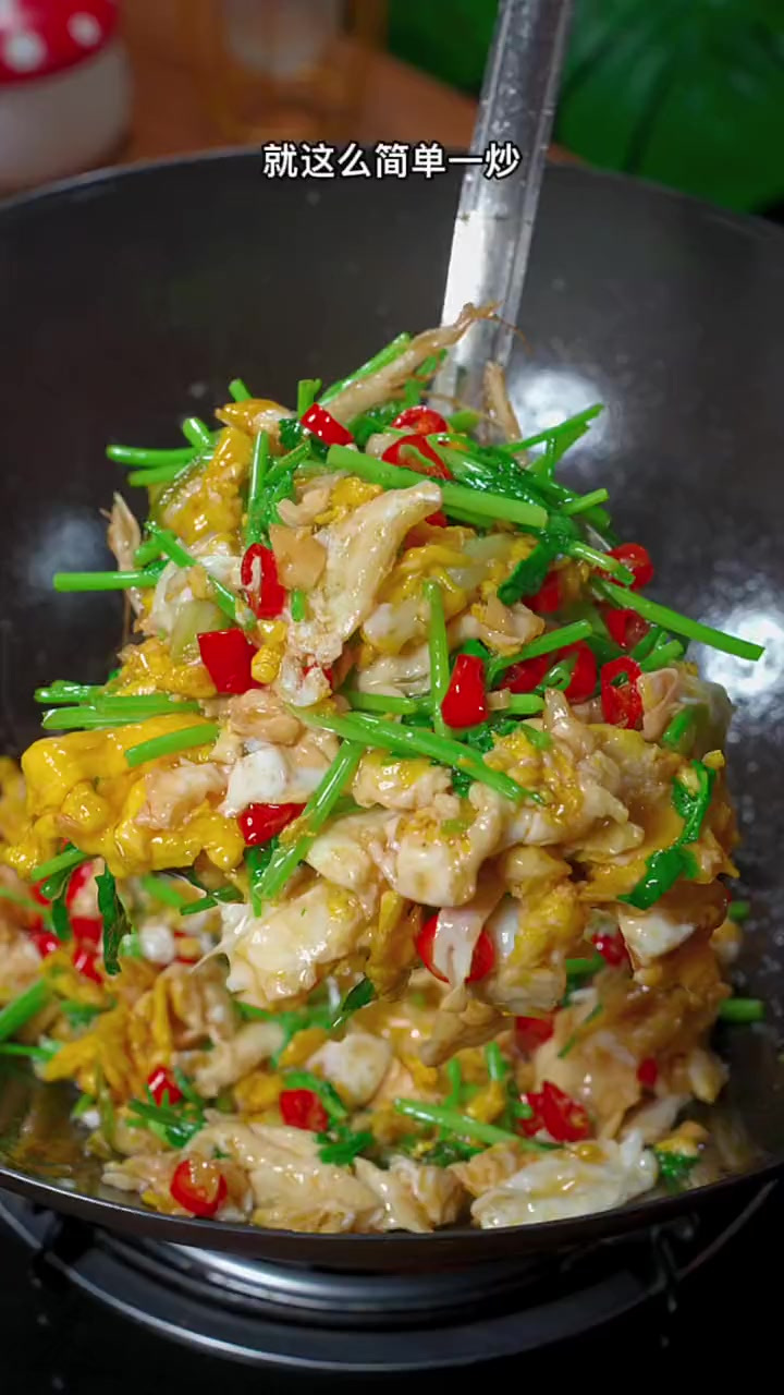 飘香滑嫩的香菜炒鸡蛋,好吃到没朋友,你们一定要试试
