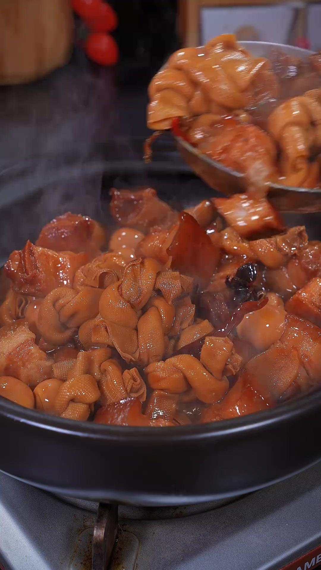 这个百叶结烧肉是我家非常爱吃的一道家常菜,五花肉入口即化,这