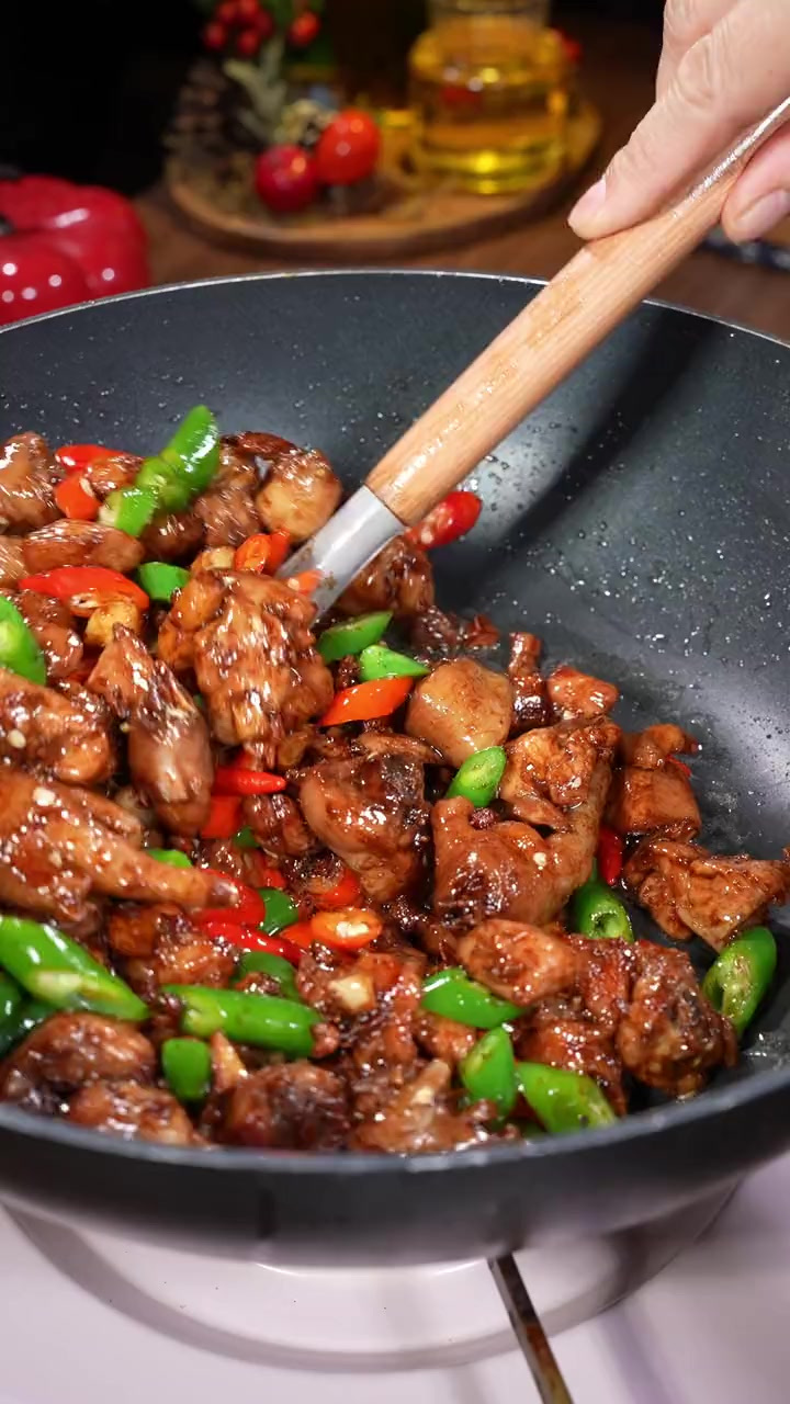 爆炒尖椒鸡这样做,香辣入味,好吃下饭,做法还简单