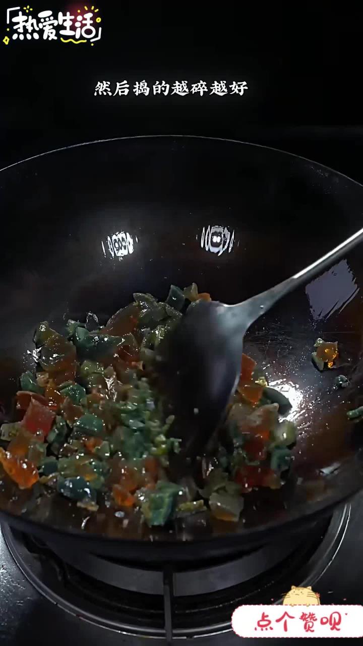 清爽鲜美的皮蛋黄瓜肉片汤 这个汤真的特别好喝，黄瓜的家入格外的爽口